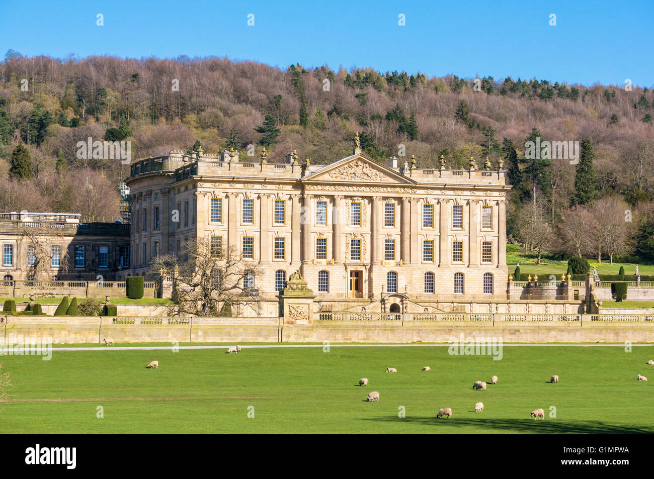 Chatsworth House park avec jardins façade avant du Derbyshire Dales England, UK, FR, EU, Europe Banque D'Images