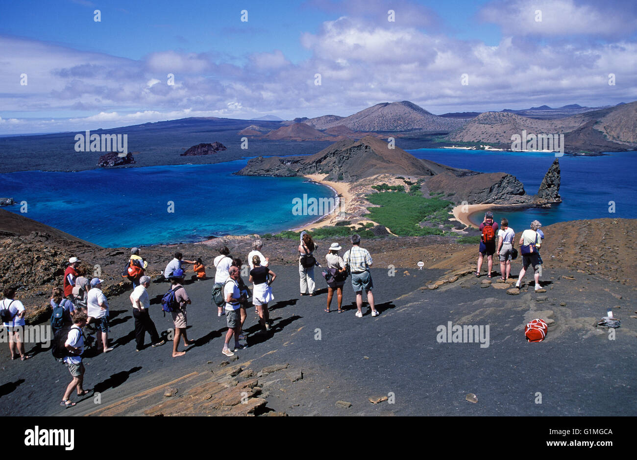 Touristes, Pinnacle point, Bartholomew Island, Galapagos, Equateur, Amérique du Sud. Banque D'Images