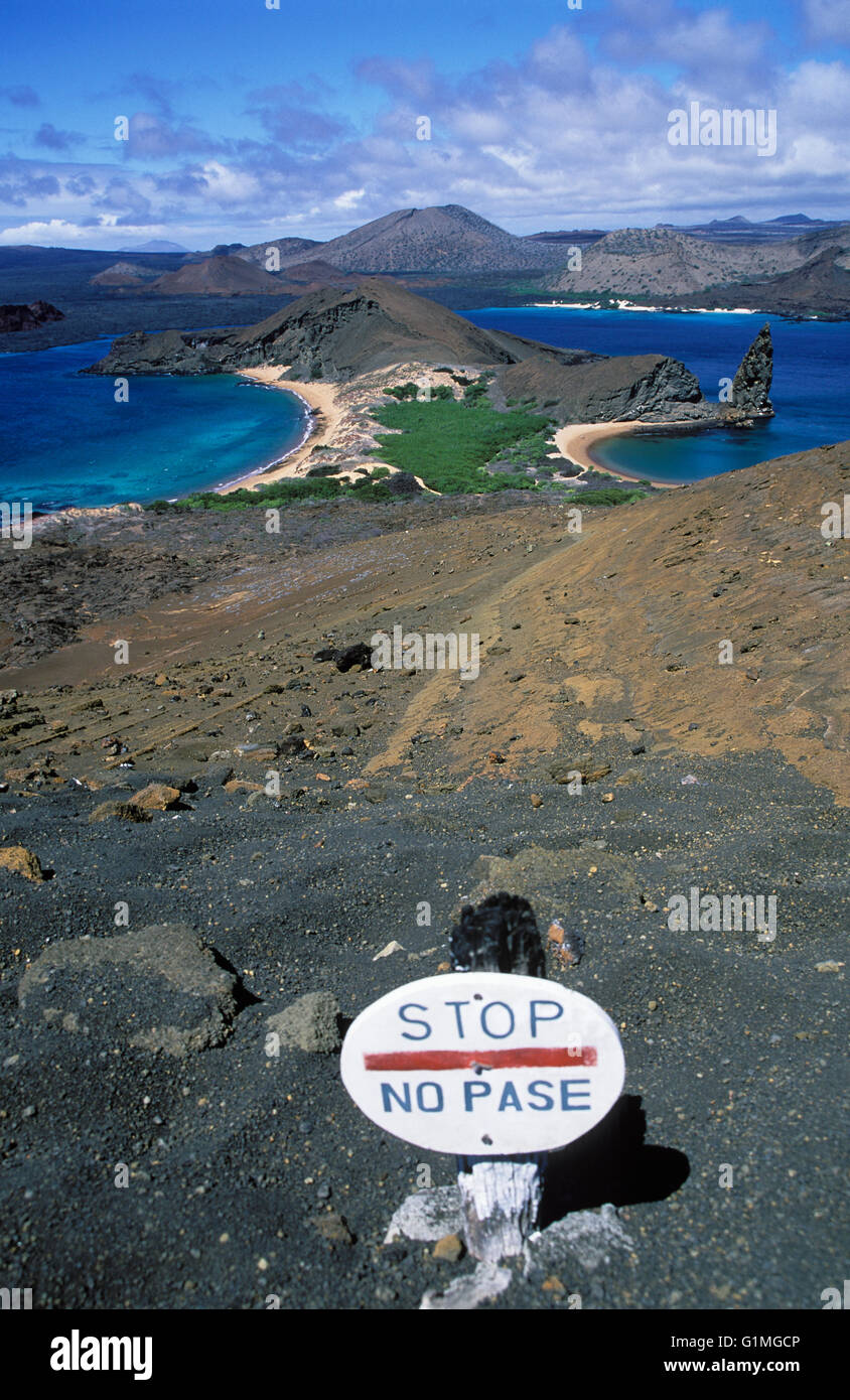 Panneau d'arrêt pour les protéger de l'érosion, Pinnacle Point, Bartholomew, l'île de Galapagos, Équateur. L'Amérique du Sud. Banque D'Images