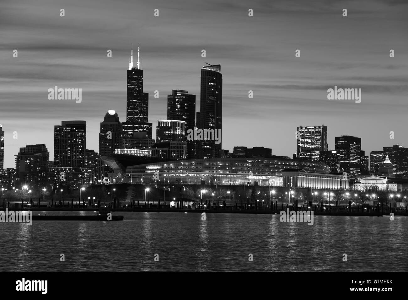 Chicago skyline at Dusk en noir et blanc Banque D'Images