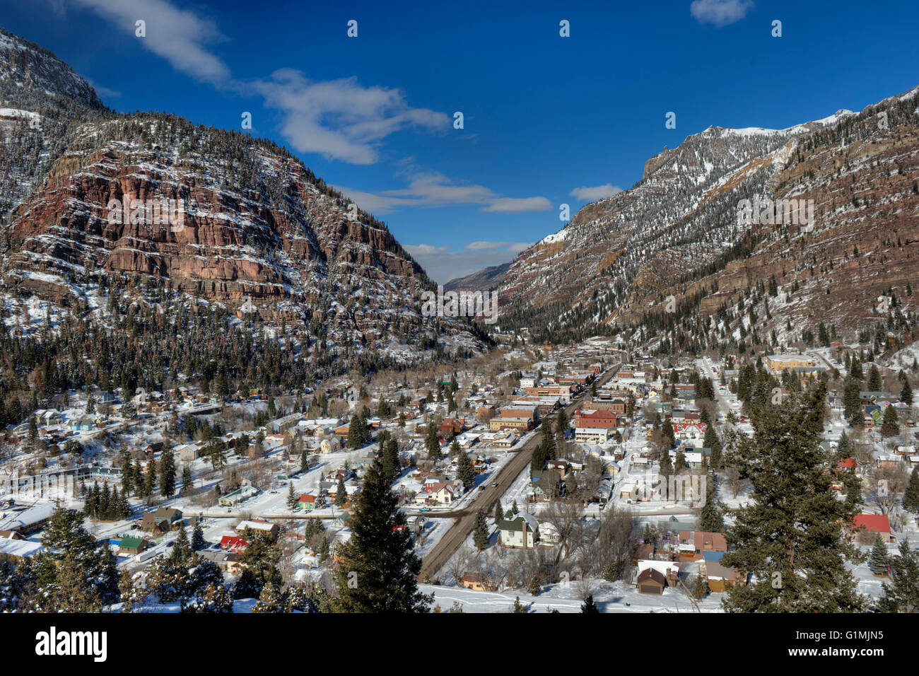 Ouray, Colorado sur une belle journée d'hiver. Banque D'Images
