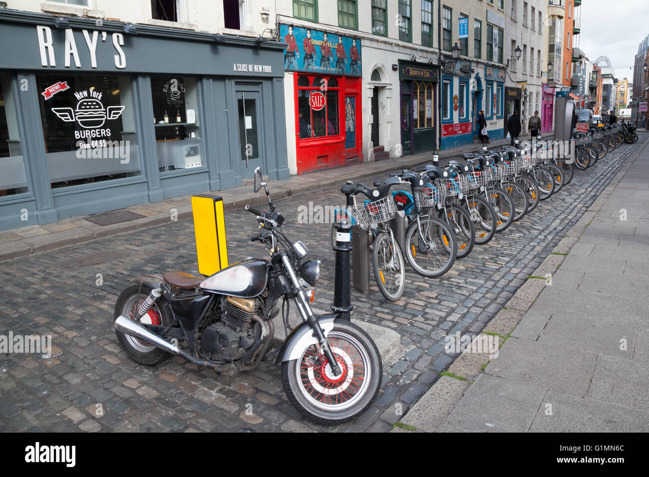 Une scène de rue à Dublin, Temple Bar. Banque D'Images