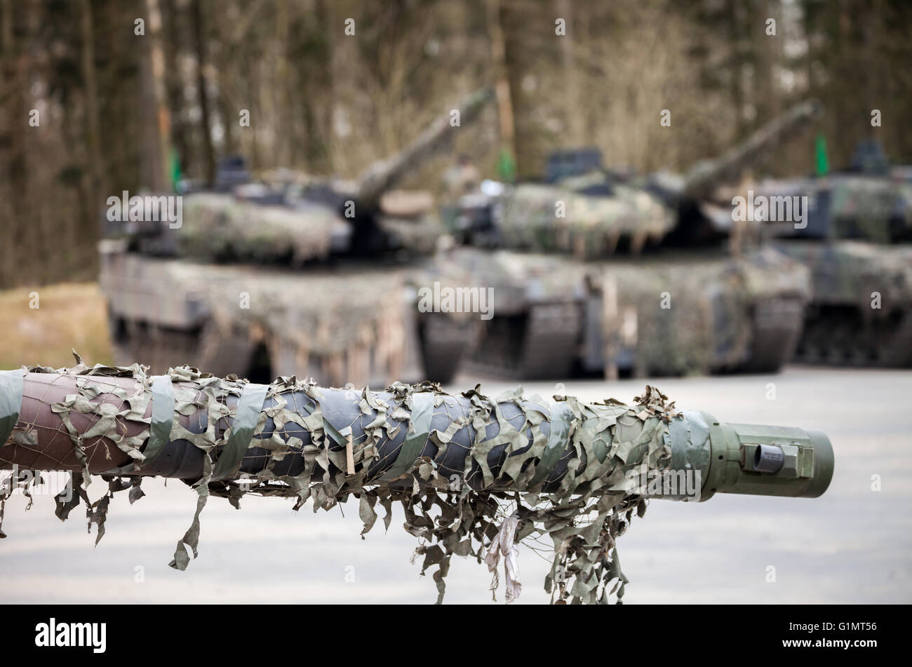 Canons de l'allemand Leopard 2 a 6 tanks Banque D'Images