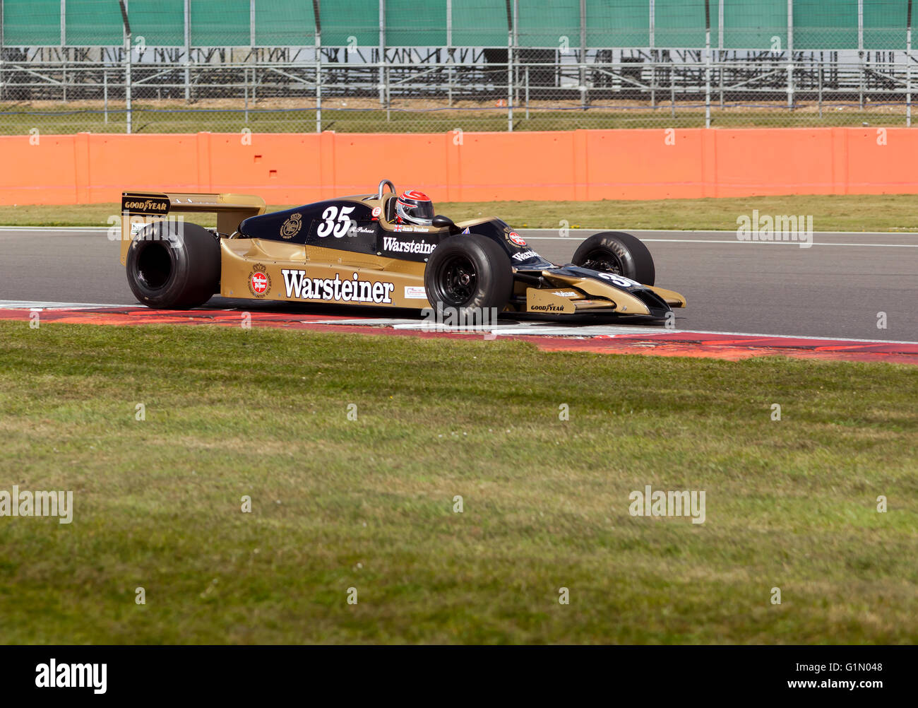 Jamie Brashaw Flèches, au volant d'une voiture de Formule Un FA1, au cours de la Silverstone Classic Media Test Day 2016 Banque D'Images
