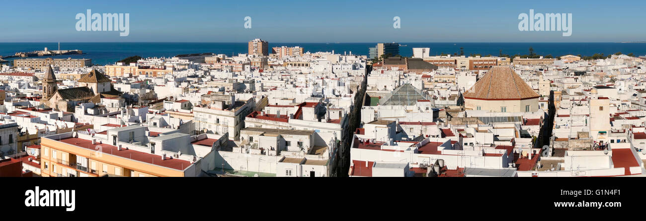 Cadix, Costa de la Luz, Province de Cadiz, Andalousie, Espagne du sud. Vue panoramique sur le vieux quartier vu de la Torre Tavira. Banque D'Images
