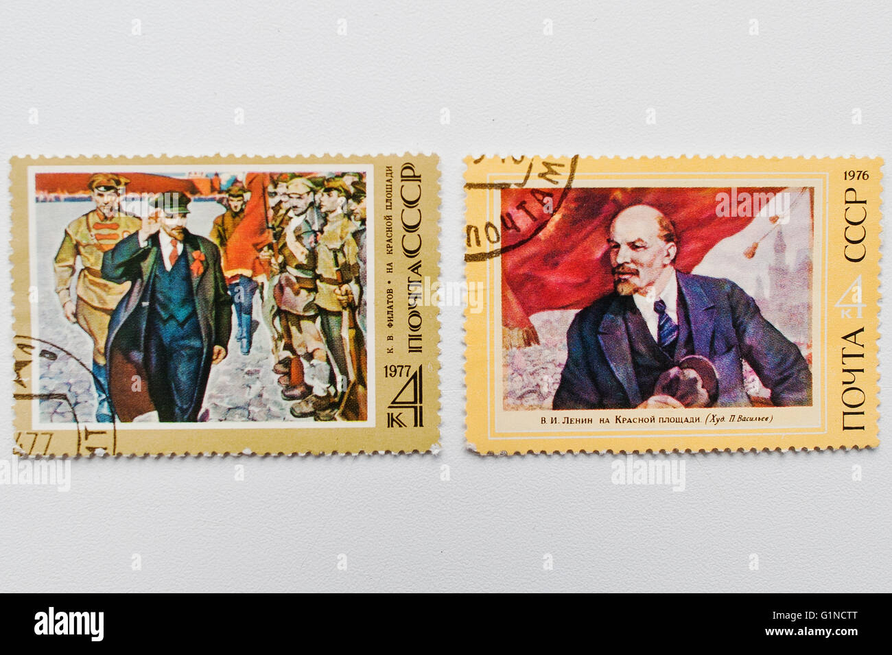 UZHGOROD, UKRAINE - circa 2016 MAI : deux timbres-poste imprimés en ...