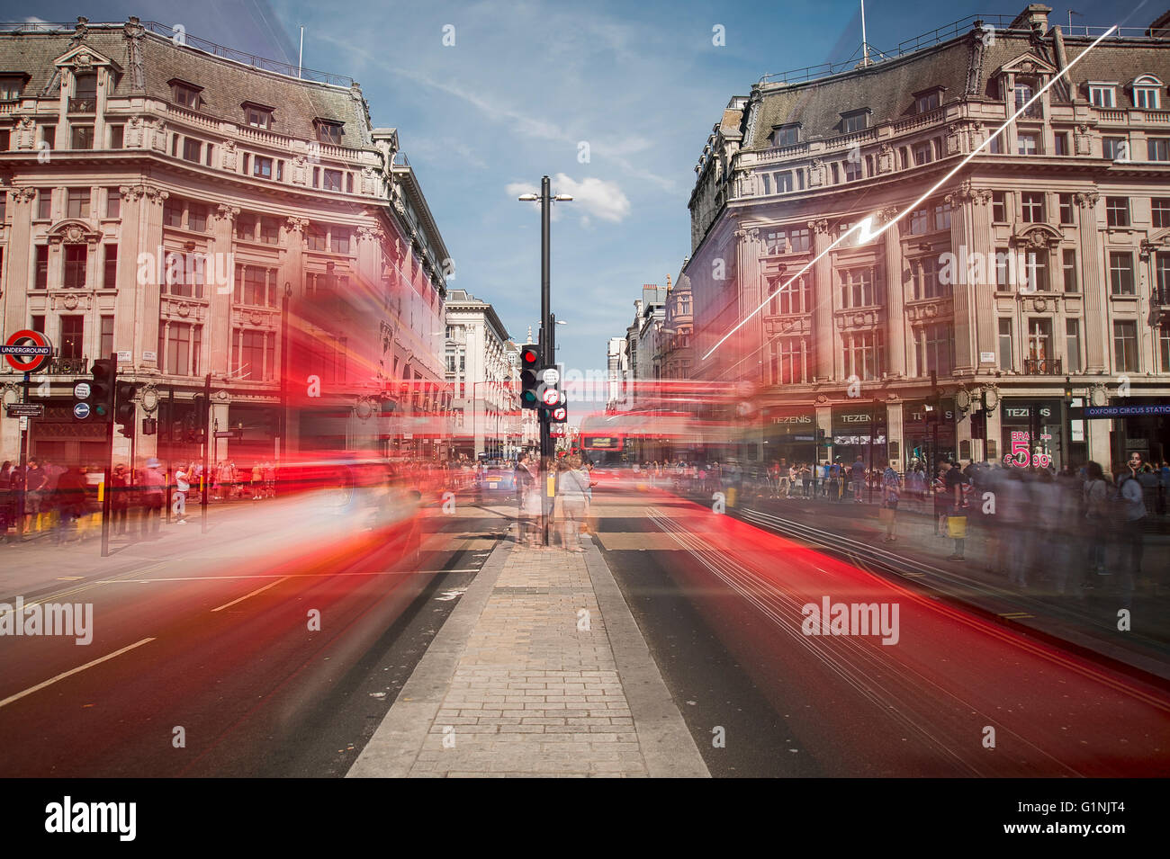 Oxford Circus à Londres avec mouvement floue Banque D'Images