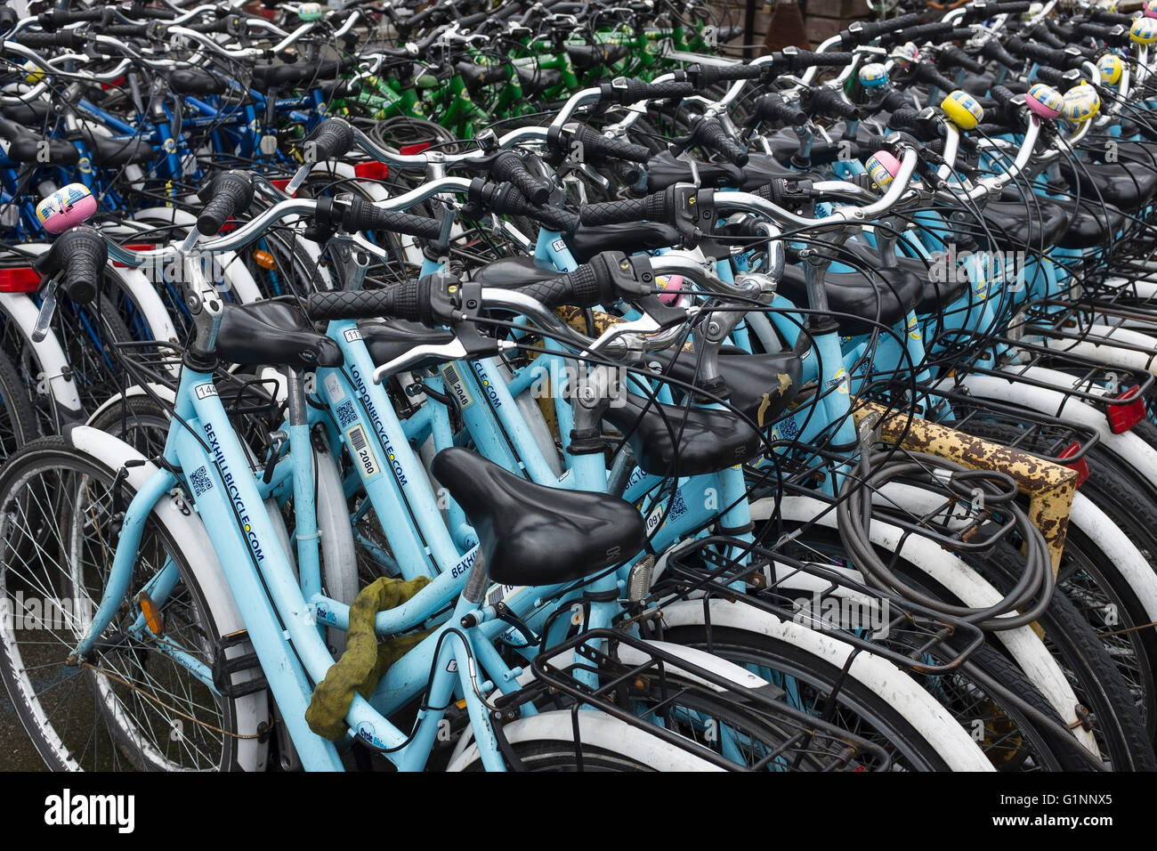 Les bicyclettes à l'extérieur de la London Bicycle Tour Company dans la région de Gabriels Wharf Southbank London UK Banque D'Images Les bicyclettes à l'extérieur de la London Bicycle Tour Company dans la région de Gabriels Wharf Southbank London UK Banque D'Images