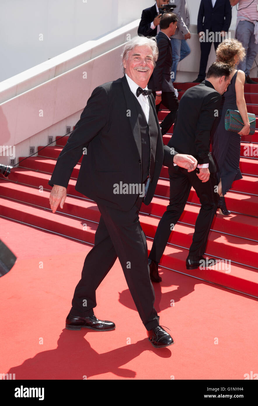 Cannes, France. 15 mai, 2016. L'acteur Peter Simonischek Toni Erdmann, Premiere 69 ème Festival du Film de Cannes Cannes, France 15 mai 2016 Diw90065 Allstar Crédit : photo library/Alamy Live News Banque D'Images