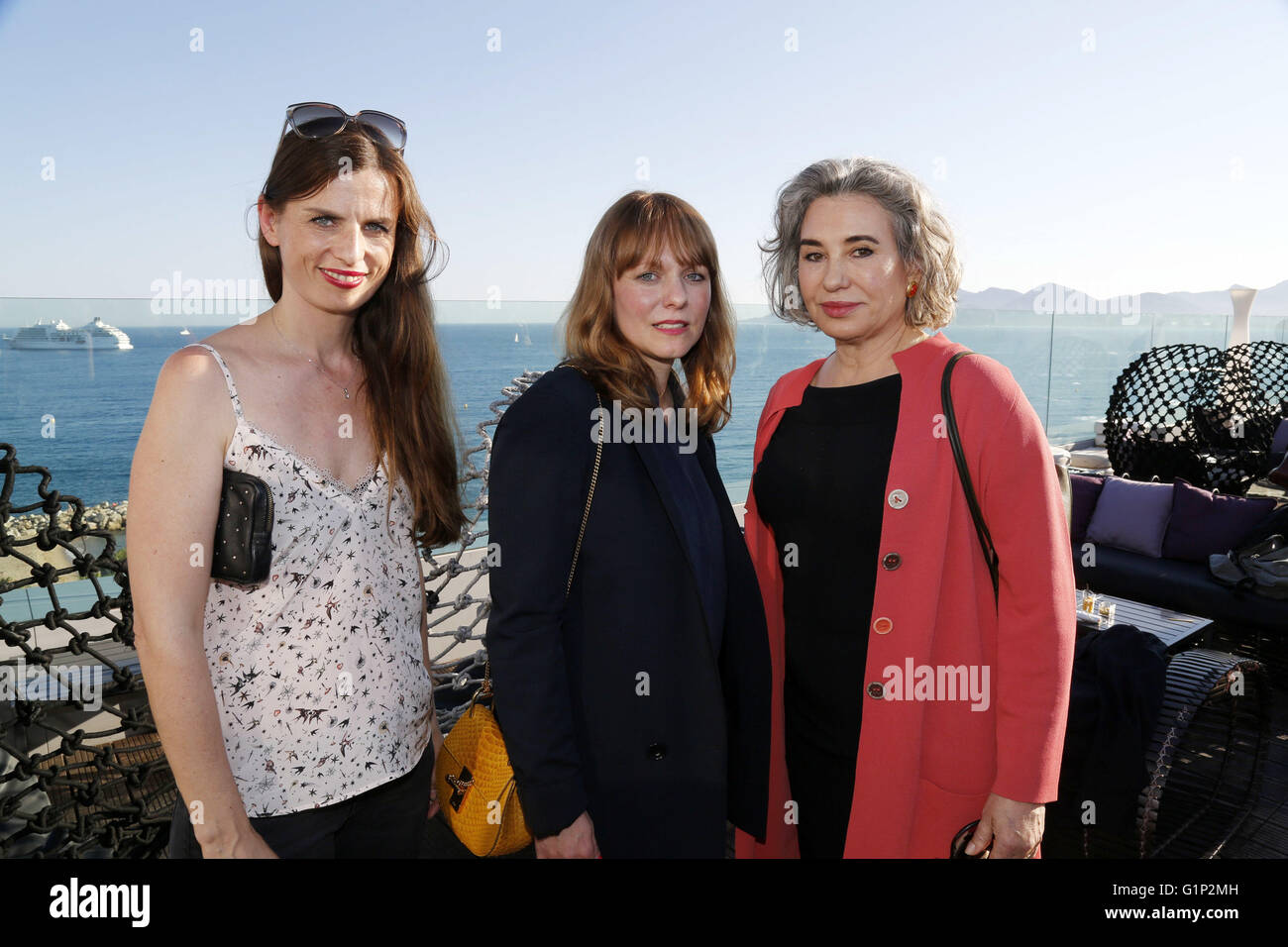 Janine Jackowski, Maren Ade et Brigitte Karner NRW participant à la réception lors de la 69 e édition du Festival de Cannes à la terrasse du toit de l'établissement Radisson Blu Hotel le 15 mai 2016 à Cannes, France. Utilisation dans le monde entier | alliance/photo Banque D'Images