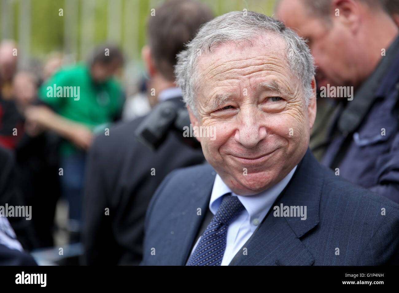 Leipzig, Allemagne. 18 mai, 2016. Jean Todt, président de la Fédération Internationale Automobile (FIA), vu à l'occasion du sommet mondial des ministres des transports à Leipzig, Allemagne, 18 mai 2016. Quelque 1 000 participants de 60 pays sont attendus pour le sommet de trois jours organisé par le Forum International des Transports de l'Organisation de coopération et de développement économiques (OCDE). Photo : JAN WOITAS/dpa/Alamy Live News Banque D'Images