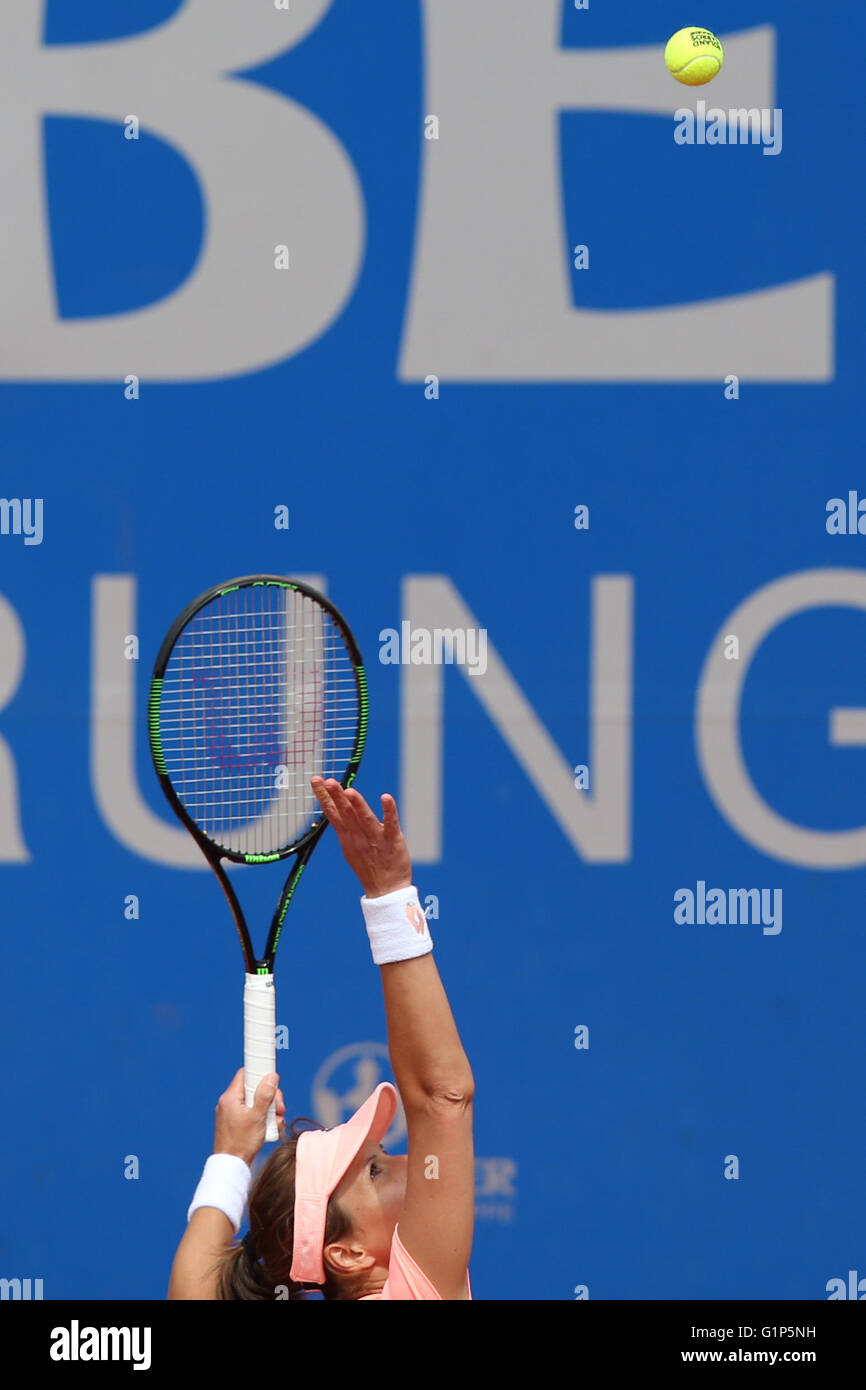 Nuremberg, Allemagne. 18 mai, 2016. Yulia Putintseva du Kazakhstan dans l'action contre l'Allemagne Julia Goerges au cours de leur deuxième tour de la WTA tennis tournament à Nuremberg, Allemagne, 18 mai 2016. Photo : DANIEL KARMANN/dpa/Alamy Live News Banque D'Images