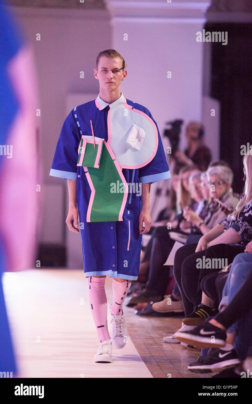 Edinburgh, Scotland UK. 18 mai 2016. Les étudiants de l'Université d'Edinburgh College of Art Show 2016. Le événements surviennent dans Edinburgh College of Art Sculpture la Cour du 18 au 20 mai. Credit : Pako Mera/Alamy Live News Banque D'Images