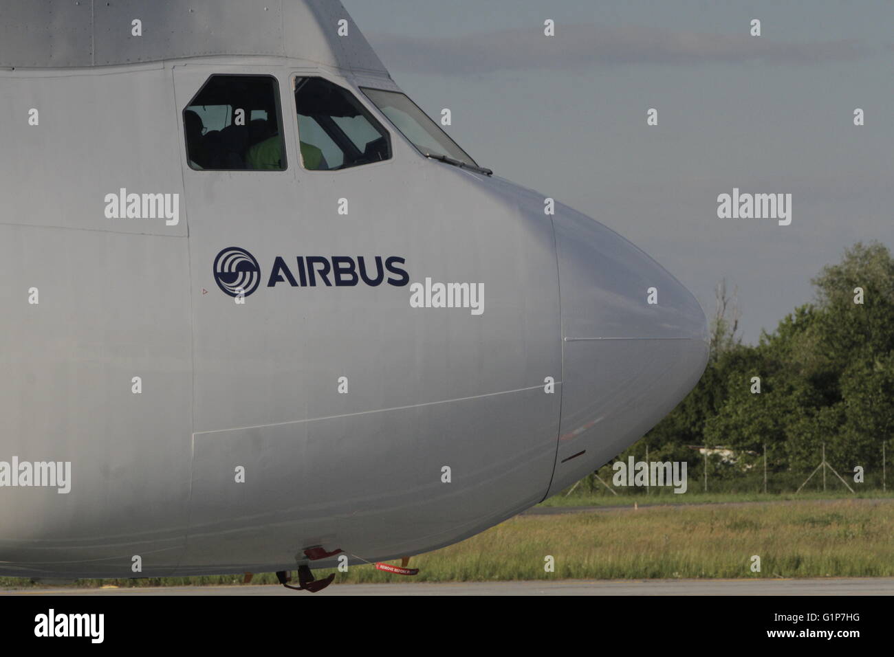 Bucarest, Roumanie. 18 mai, 2016. L'Airbus A300-600ST (Super transporteurs), le béluga, est accueilli pour le premier atterrissage sur l'Aéroport International Henri Coanda de Bucarest. Crédit : Gabriel Petrescu/Alamy Live News Banque D'Images