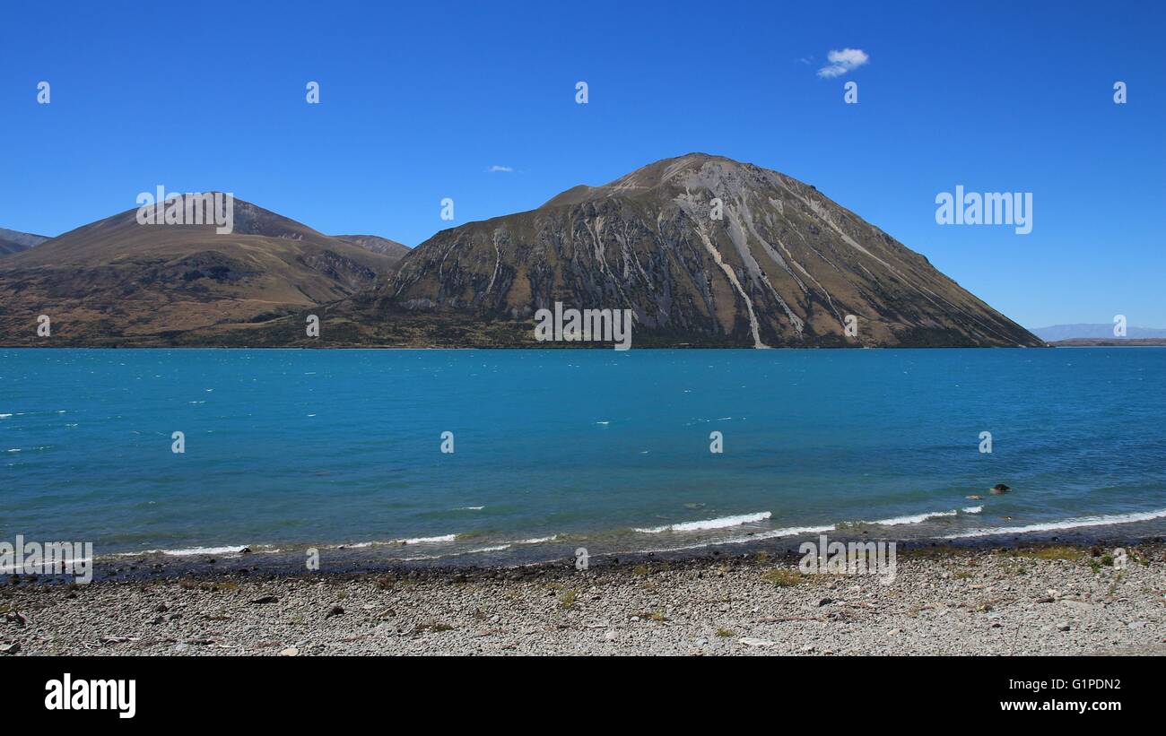 Lac Ohau et Ben Ohau Gamme. Paysage sur l'île du sud de Nouvelle-Zélande. Banque D'Images