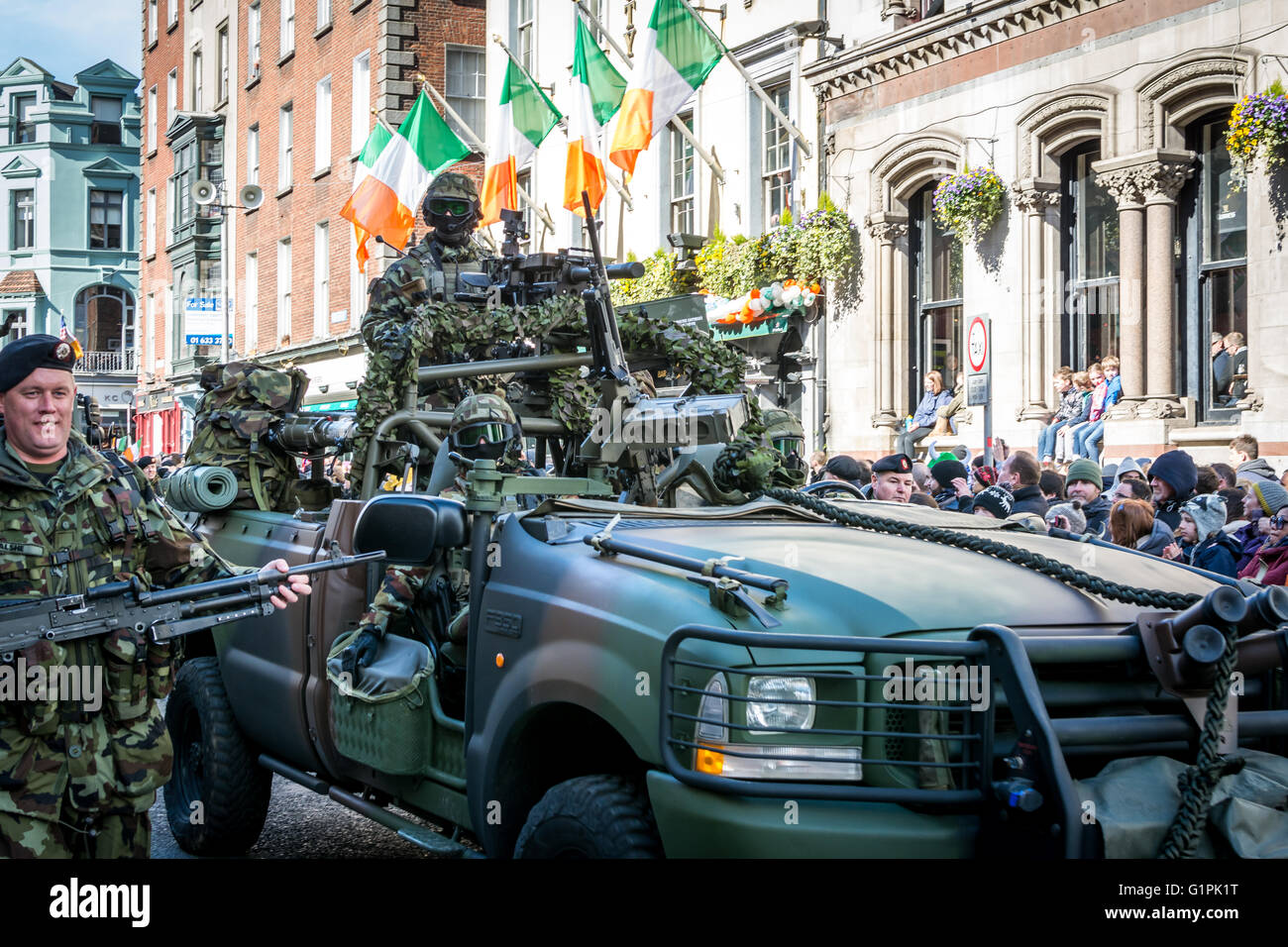 Défilé militaire de l'Irlande pour l'Insurrection de Pâques 2016 du centenaire à travers le centre-ville de Dublin Banque D'Images