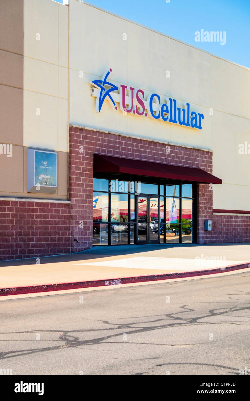 L'extérieur d'un U.S. Cellular store sur Memorial road, à Oklahoma City, Oklahoma, USA. Banque D'Images