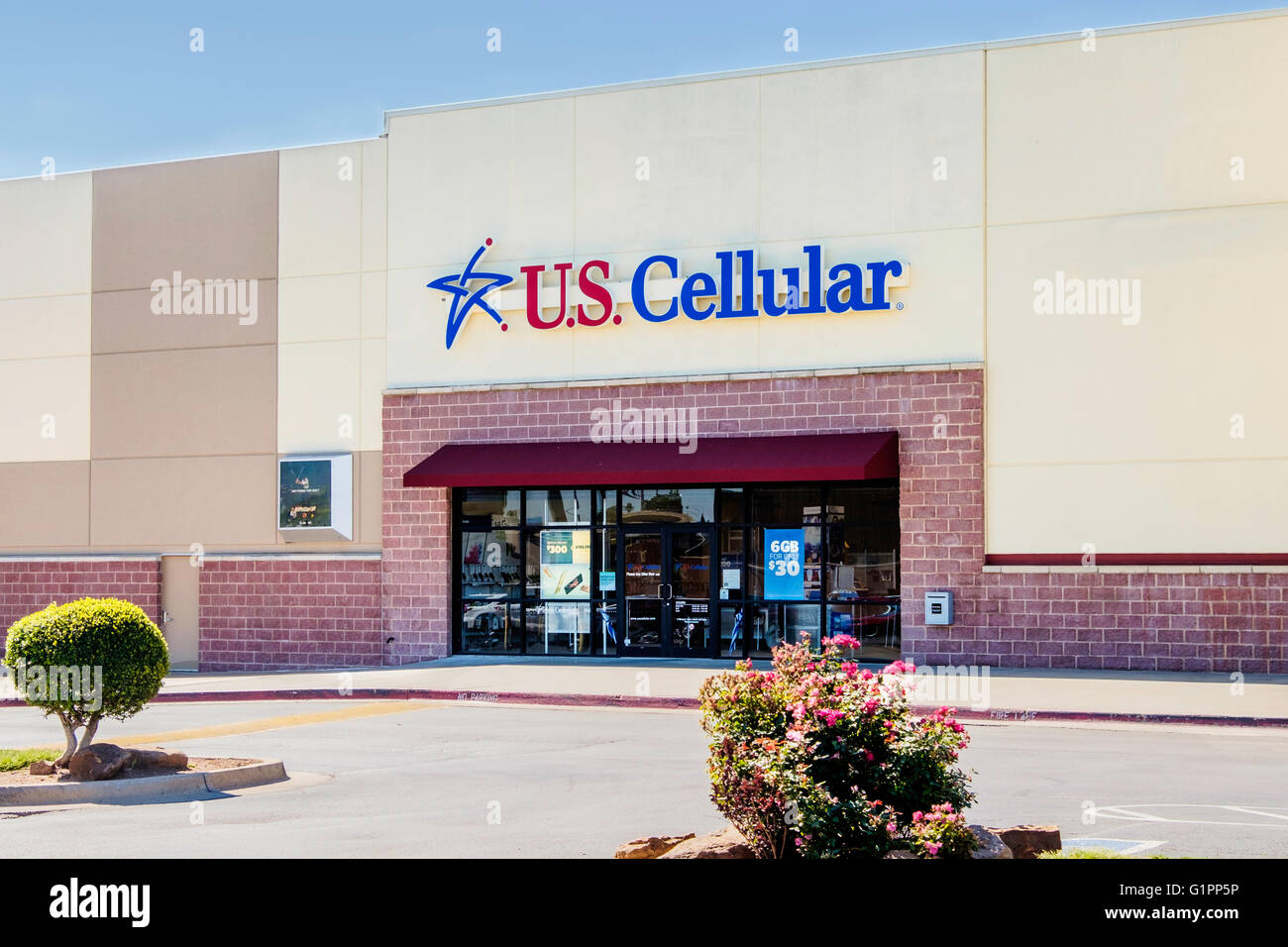L'extérieur d'un U.S. Cellular store sur Memorial road, à Oklahoma City, Oklahoma, USA. Banque D'Images