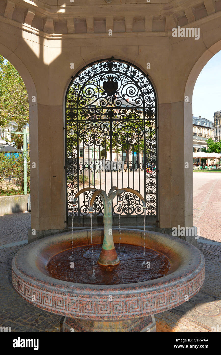 Endroit potable, pavillon, Kochbrunnenplatz, Wiesbaden, Hesse, Allemagne Banque D'Images