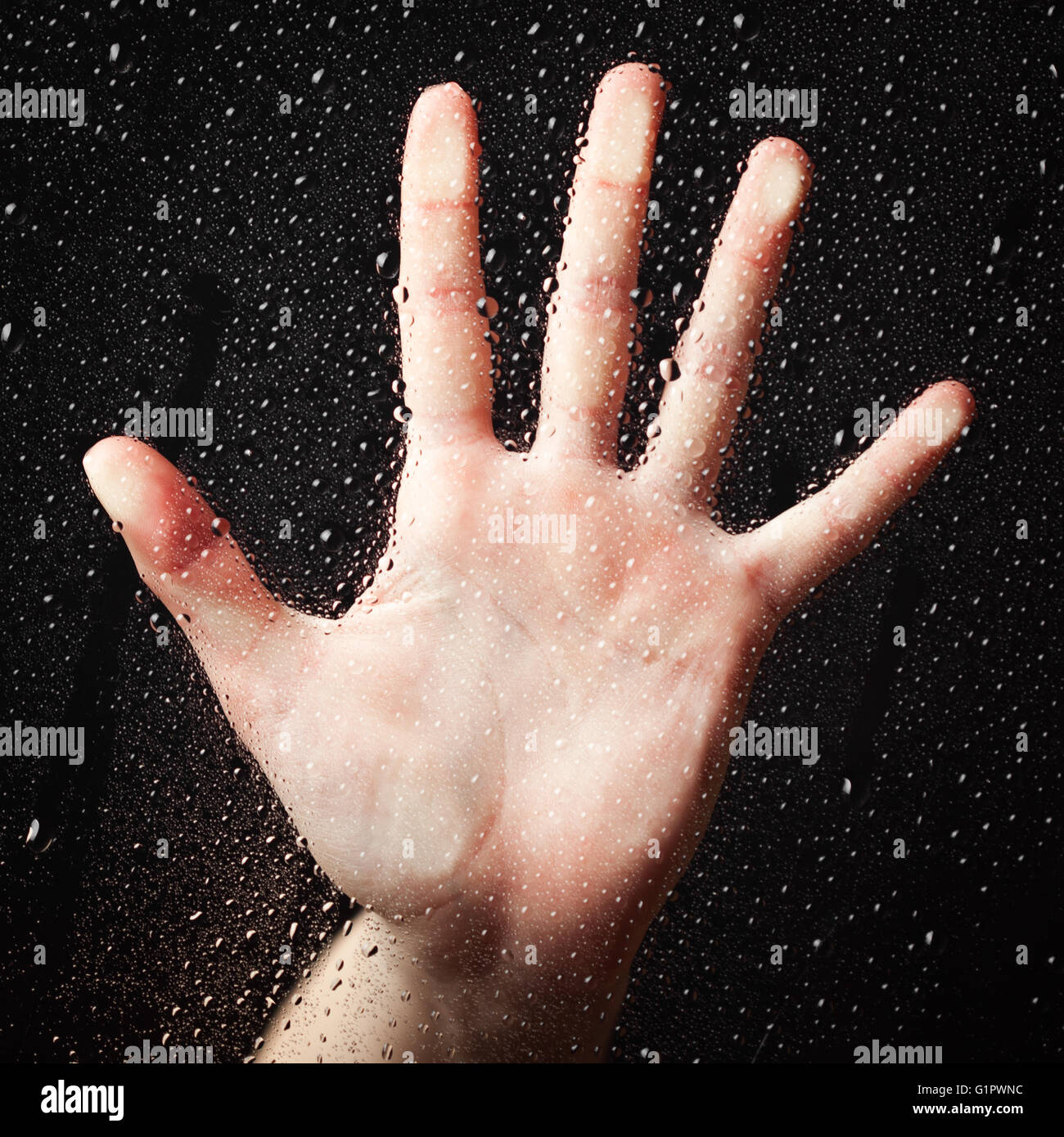 Poignée d'appuyée sur la plaque de verre. Banque D'Images