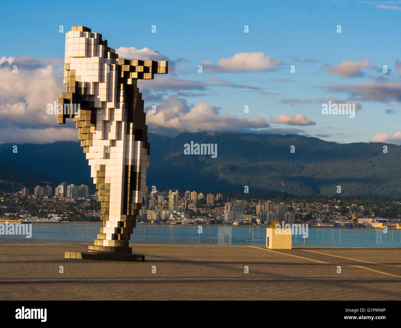 Orca 'Digital' sculpture (2009) de Douglas Coupland, au Vancouver  Convention Centre, Vancouver, BC, Canada Photo Stock - Alamy