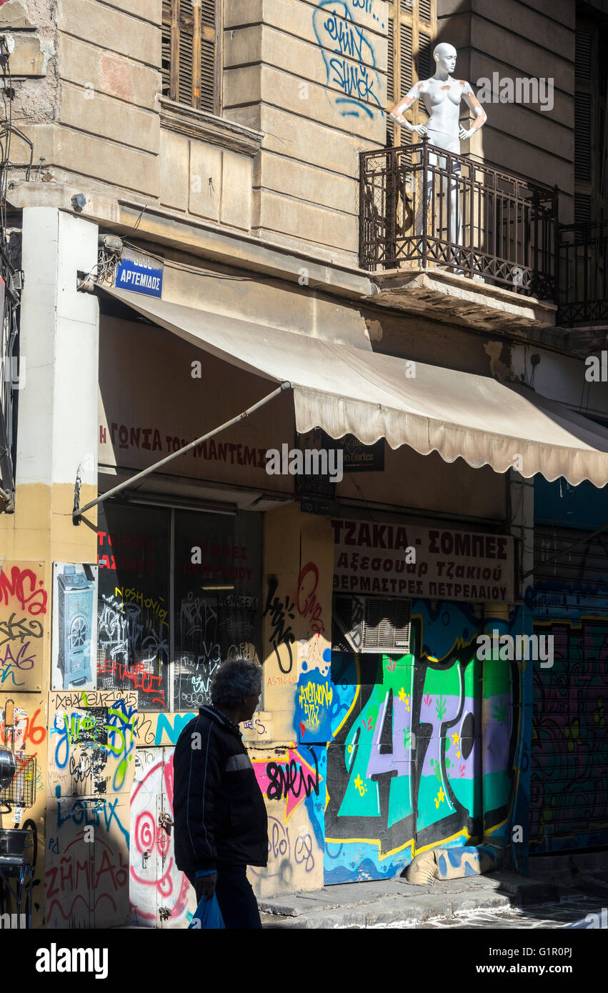 Graffiti sur la rue Ermou dans le quartier de Monastiraki Athènes, Grèce Banque D'Images