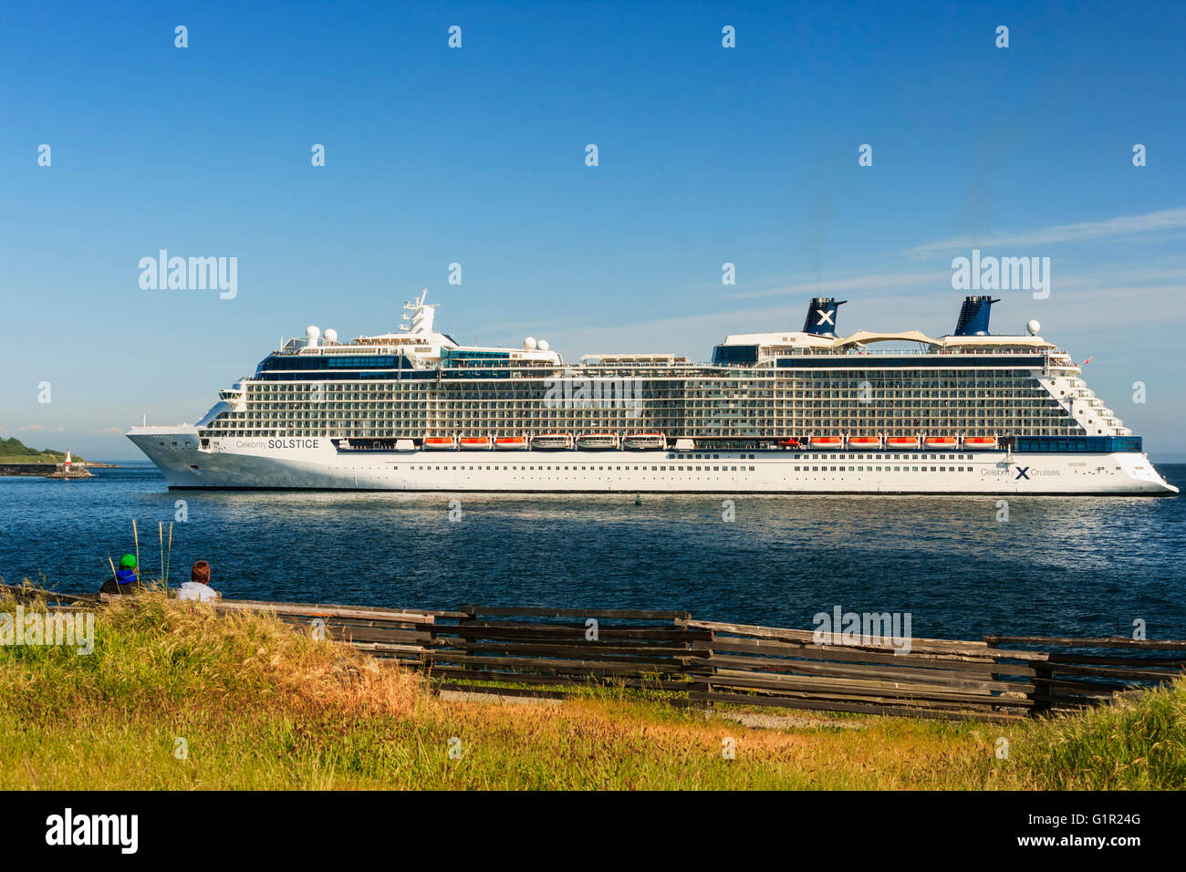 Navire de croisière de luxe Celebrity Solstice arrivant au port d'Victoria-Victoria, British Columbia, Canada. Banque D'Images