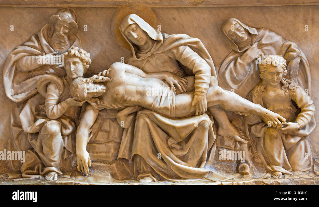 ROME, ITALIE - Le 9 mars 2016 : La Pietà en relief dans l'église Basilique Santa Maria del Popolo Banque D'Images