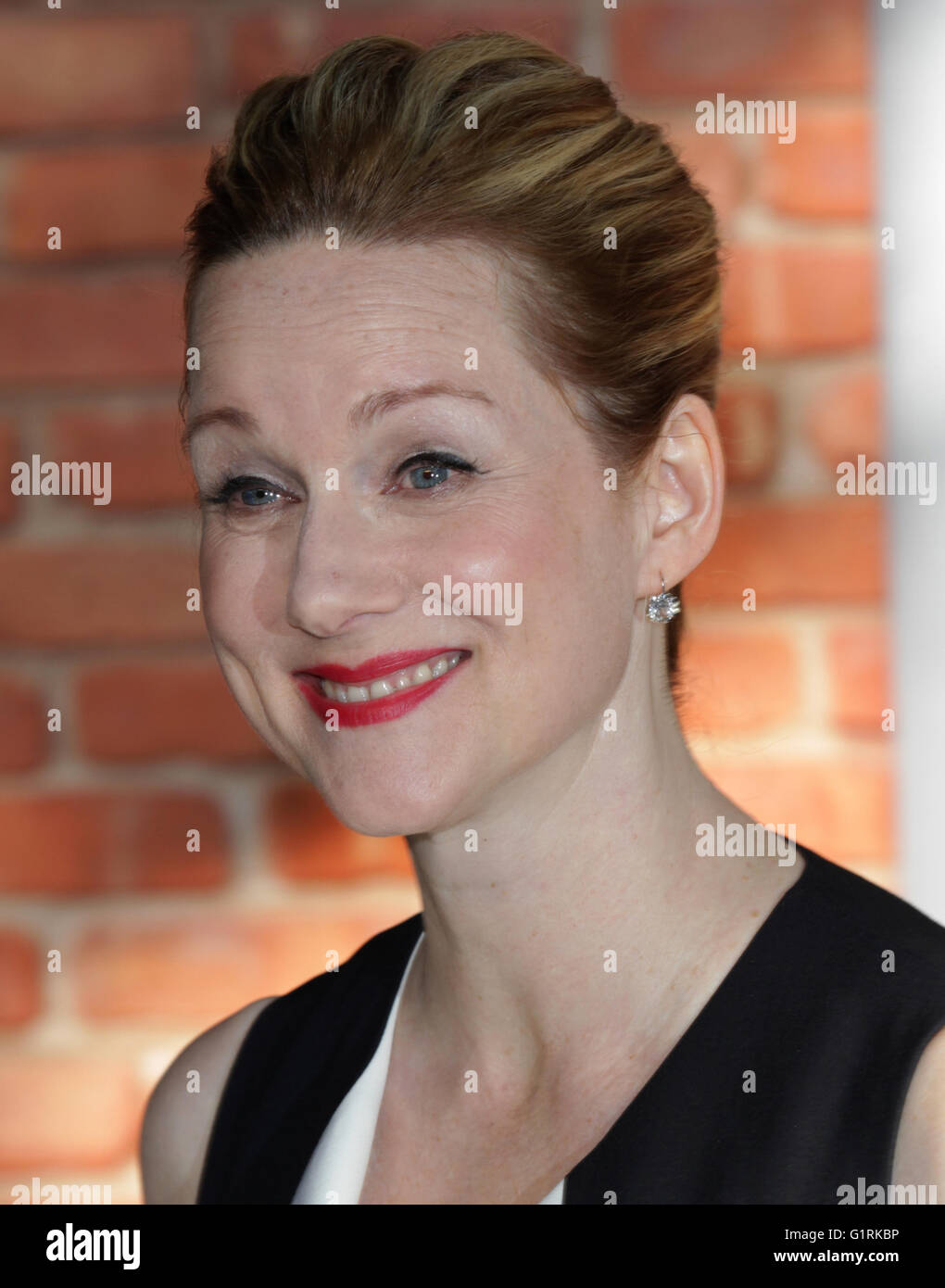 Londres, Royaume-Uni, 10 juin 2015 : Laura Linney assiste à la Mr Holmes - UK Film Premiere à l'Odéon, Kensington High Street à Londres Banque D'Images