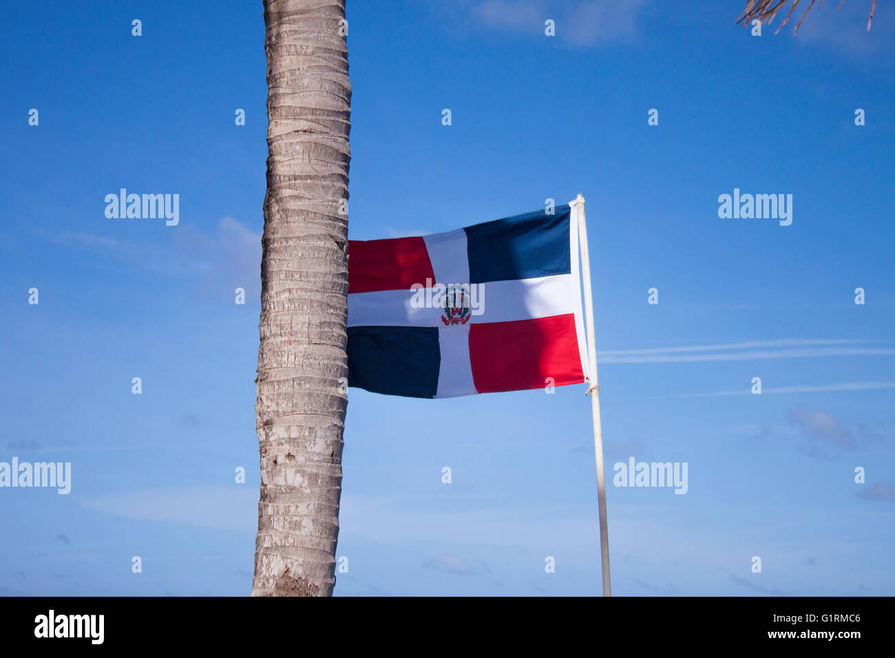 Drapeau de la République dominicaine, sur la plage de Bavaro, à Punta cana Banque D'Images