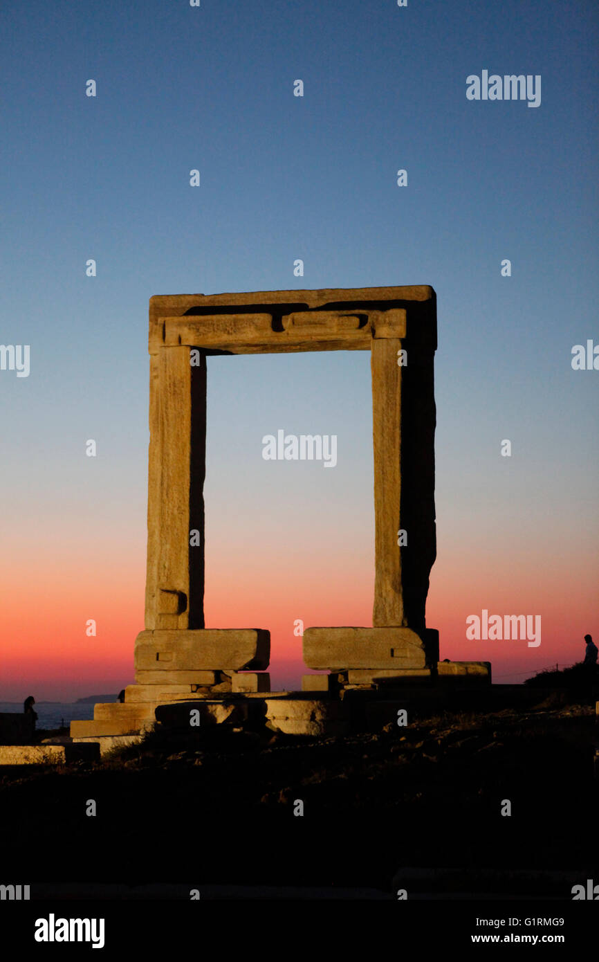 Portara Naxos - Temple d'Apollon, au coucher du soleil, Apollo's Portal, l'île de Naxos, Cyclades, Grèce Banque D'Images