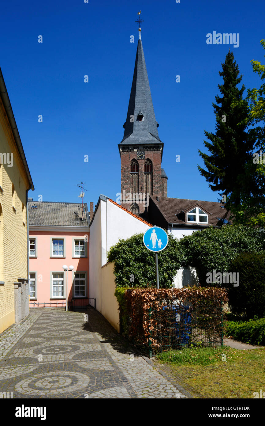 Evangelische Kirche und Katholische Kirche mit Gemeindehaus St Clemens à Nettetal-Kaldenkirchen, Niederrhein, Nordrhein-Westfalen Banque D'Images