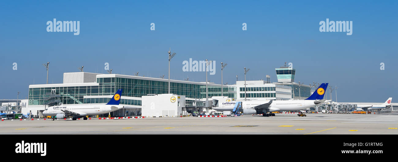 Airbus A 319-100 Lufthansa, Lufthansa et Airbus A330-300, satellite, le Terminal 2, Munich, Bavaria, aéroport, Allemagne Banque D'Images