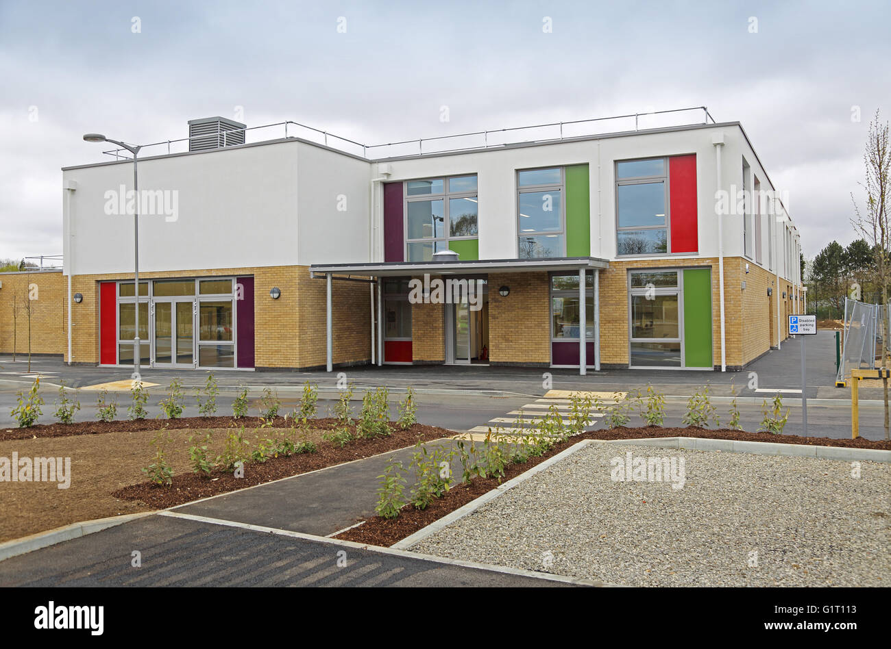 Entrée de la nouvelle école primaire Kings Hill, près de Maidstone, Kent, UK. Une académie école dirigée par Valley Invicta Trust Banque D'Images