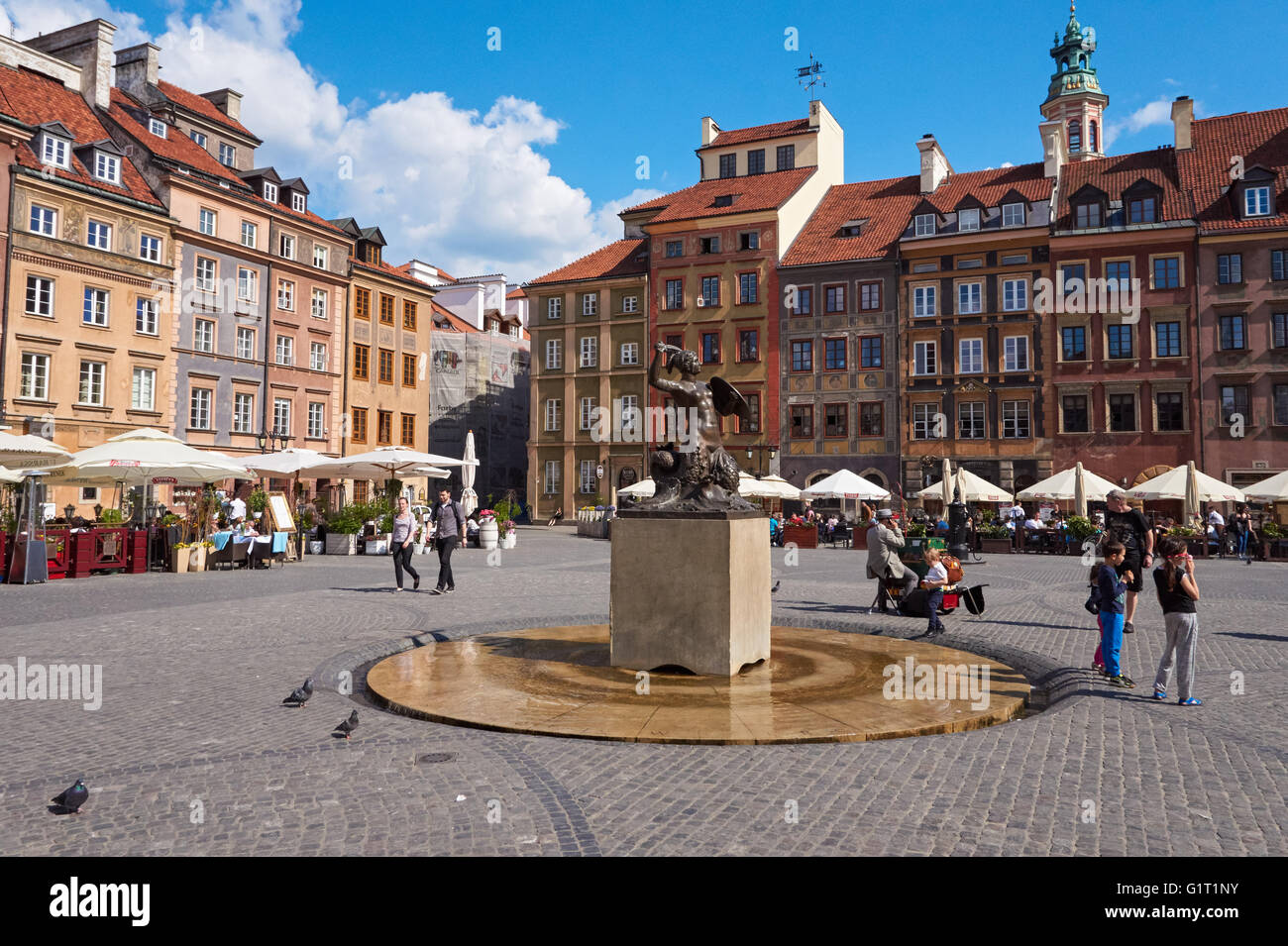 La sirène fontaine au centre de la place de la vieille ville de Varsovie, Pologne Banque D'Images