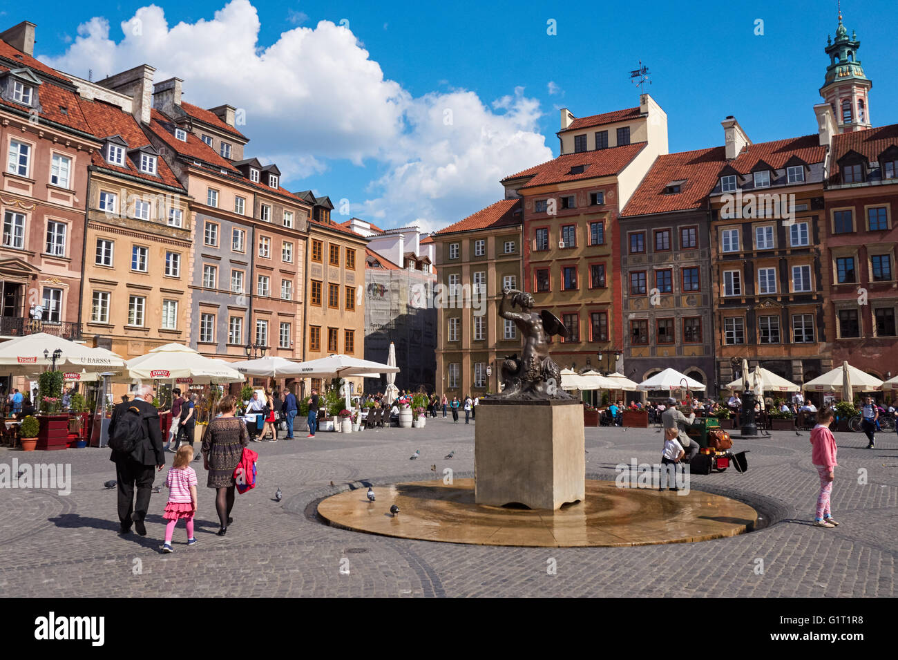 La sirène fontaine au centre de la Place du marché de la vieille ville de Varsovie, Pologne Banque D'Images