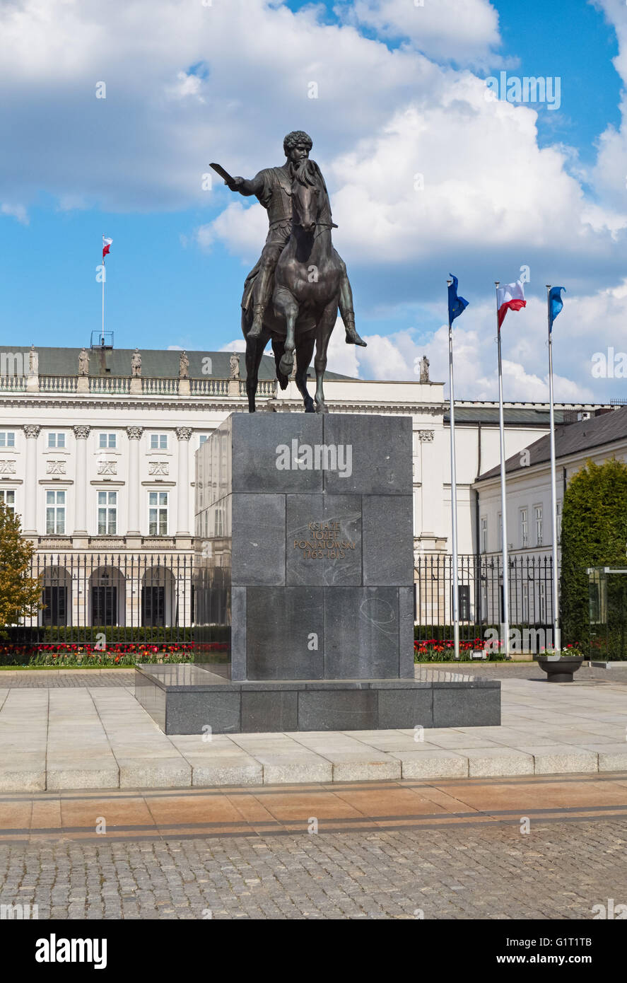 La statue du prince Józef Poniatowski devant le palais présidentiel à Varsovie , Pologne Banque D'Images
