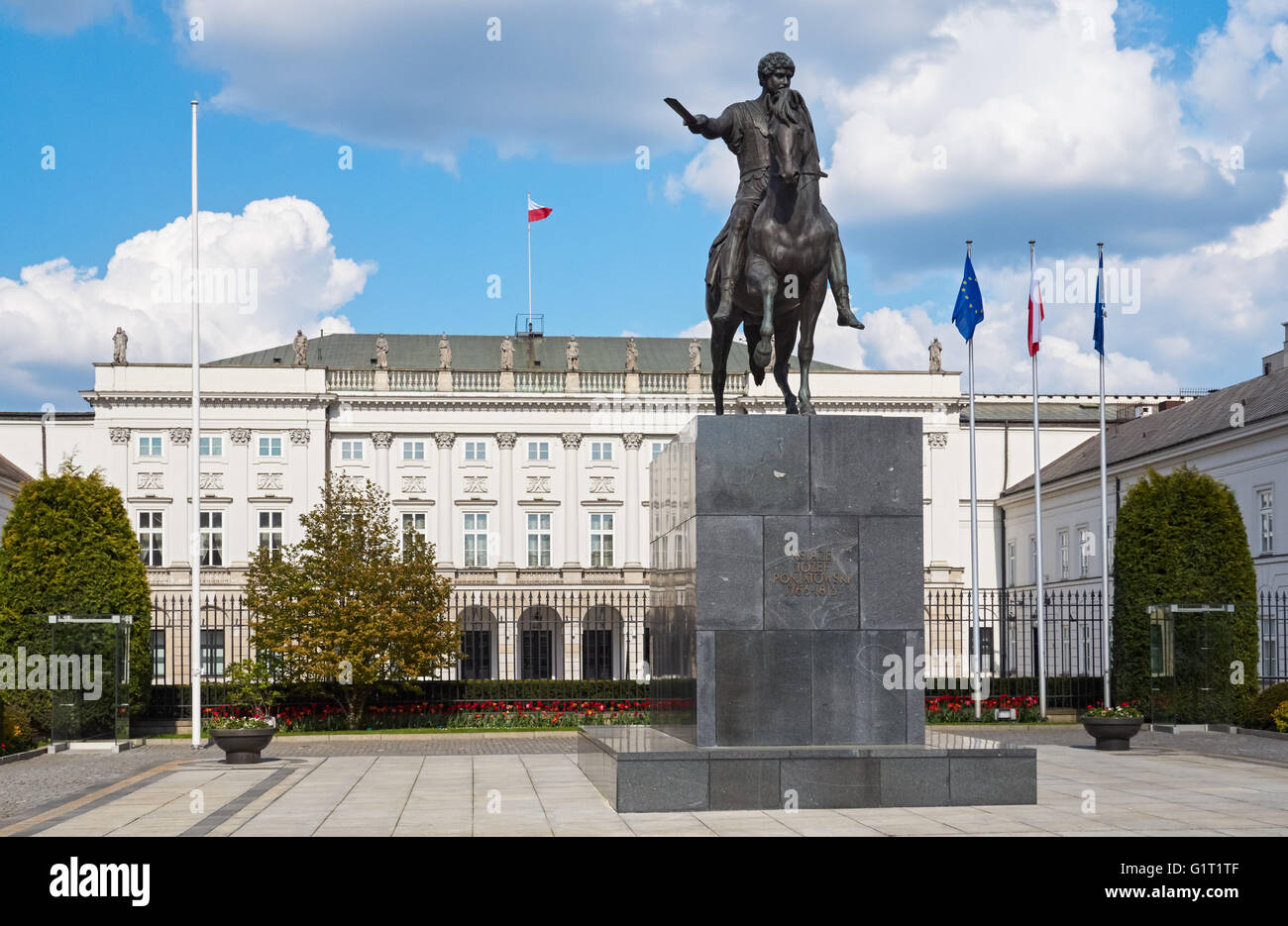 La statue du prince Józef Poniatowski devant le palais présidentiel à Varsovie , Pologne Banque D'Images