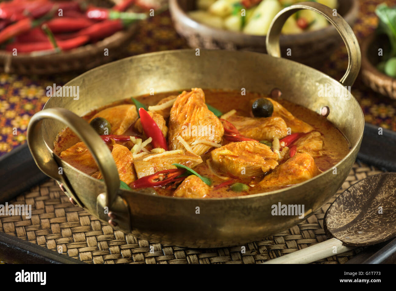 Piste gai. Poulet au Curry Thaï. L'alimentation de la Thaïlande Banque D'Images