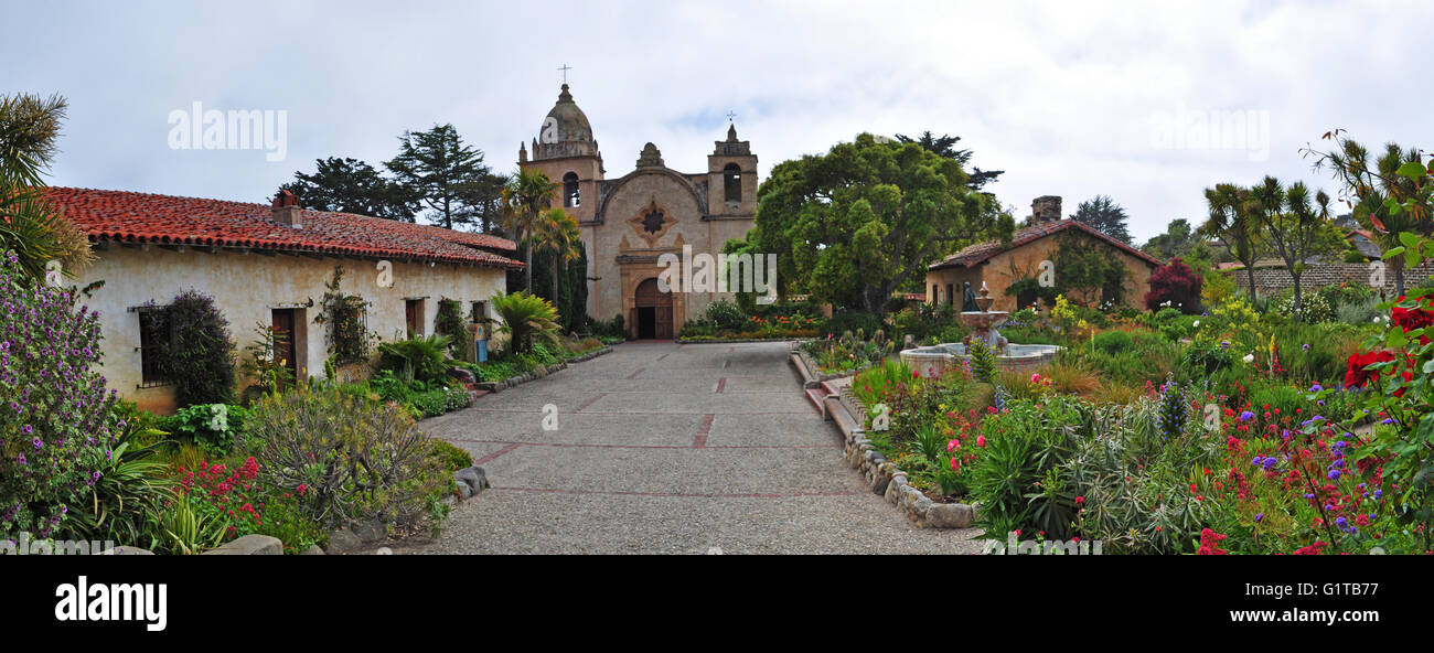 Carmel by the Sea, en Californie : vue de la Mission San Carlos Borromeo, une mission catholique romaine église construite en 1771 par les missionnaires franciscains Banque D'Images