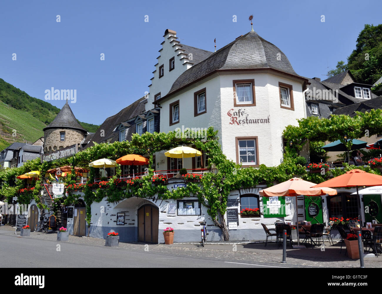 Cafe-Restaurant Haus Burg Metternich à Beilstein, sur la Moselle, l'Allemagne. Banque D'Images