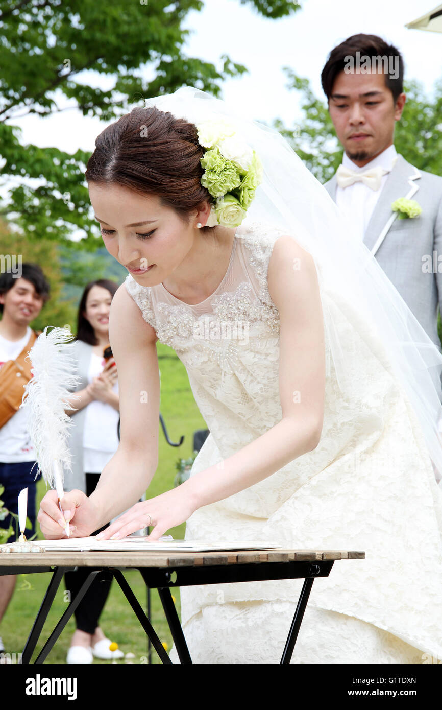La signature de certificat de mariage mariée japonaise Banque D'Images