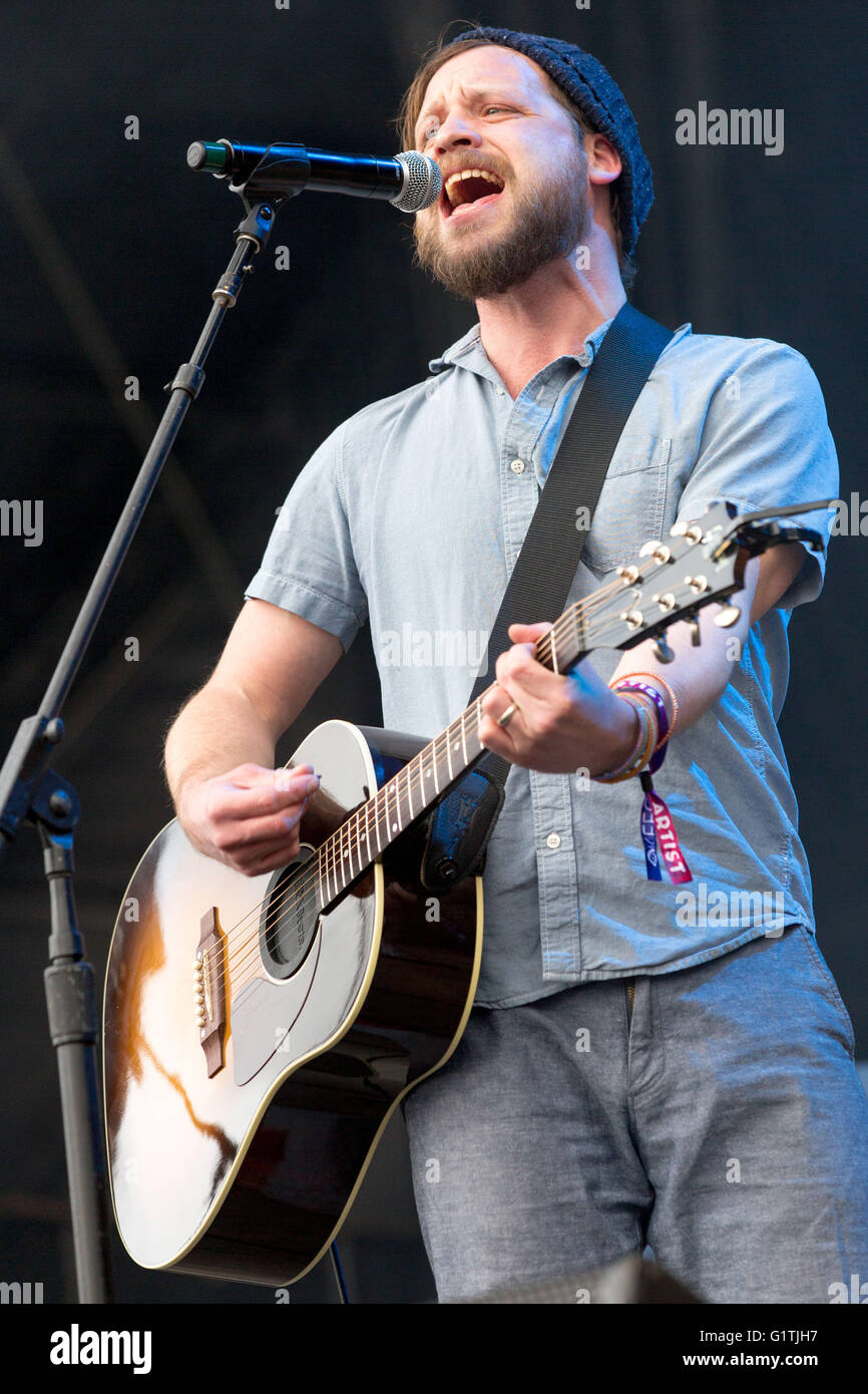 Okeechobee, en Floride, aux États-Unis. 5e Mar, 2016. Musicien TOBY LEAMAN de Dr. Dog effectue vivent à l'Okeechobee Music Festival à Okeechobee, en Floride © Daniel DeSlover/ZUMA/Alamy Fil Live News Banque D'Images