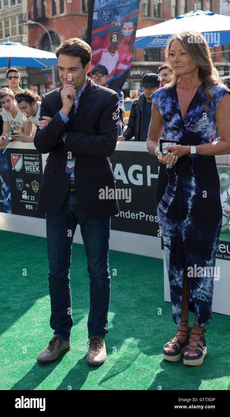 New York, NY USA - Mai 19, 2016 : Kilian Muller et Caleb Olson assister à TAG Heuer présente la rivalité MLS Semaine au Madison Square Park Crédit : lev radin/Alamy Live News Banque D'Images