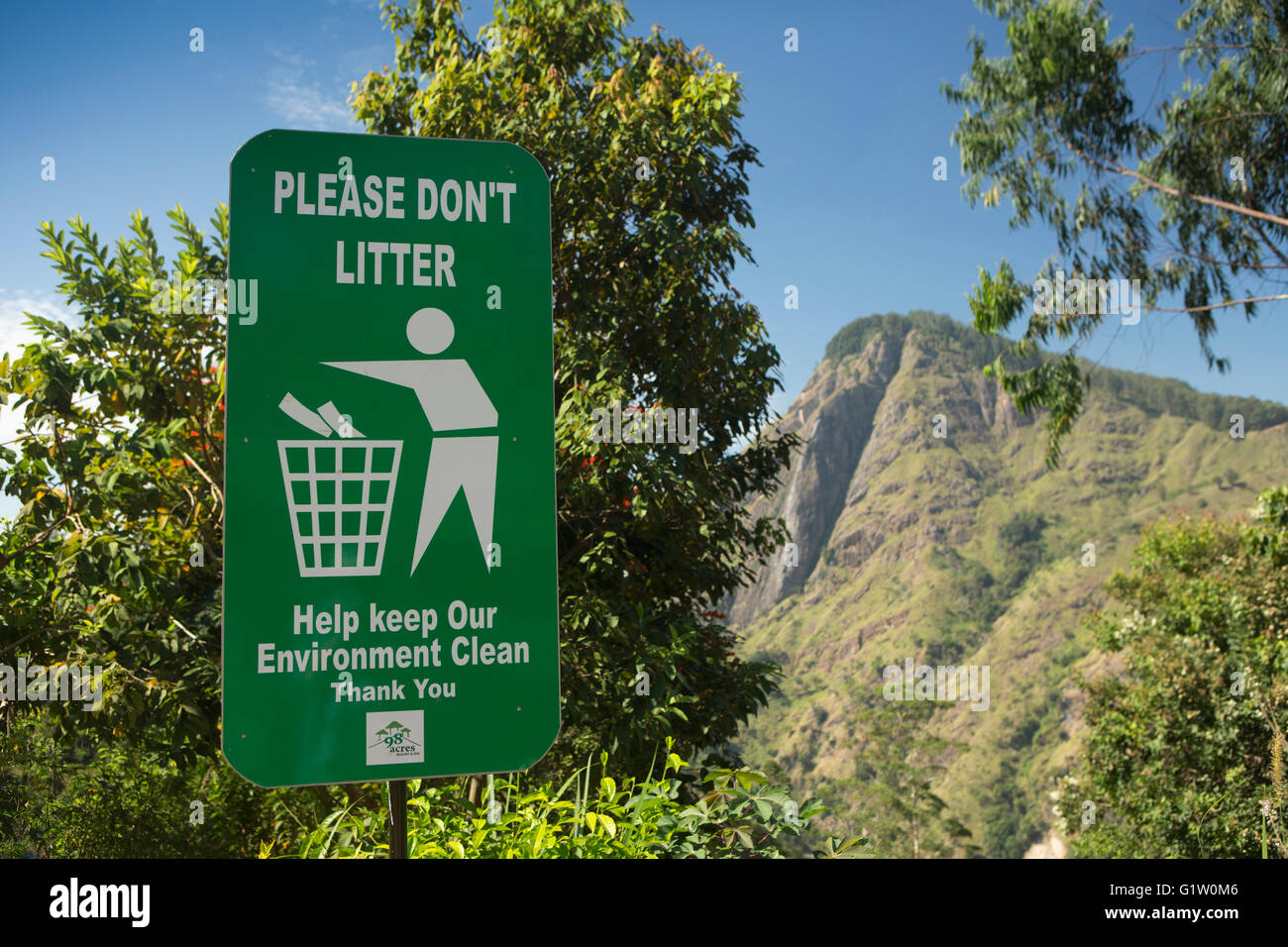 Sri Lanka, Ella, Little Adam's Peak, l'impact environnemental du tourisme. Merci de ne pas signer la litière Banque D'Images