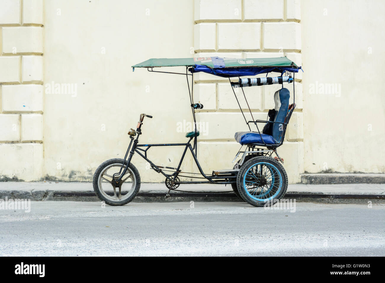 Vélo taxi traditionnel à La Havane, Cuba Banque D'Images