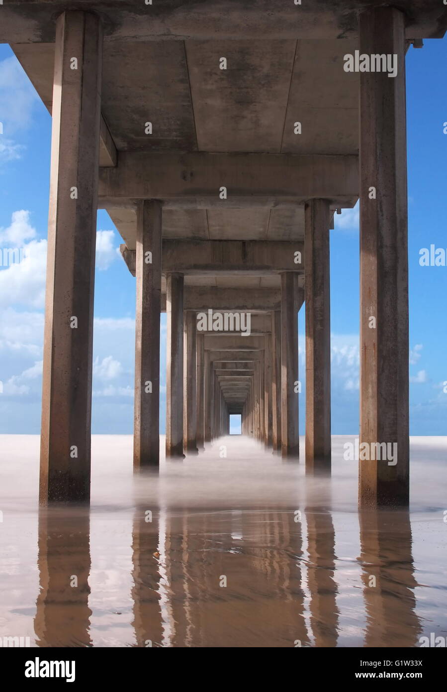 En vertu de l'article - voir la promenade de pylônes sous pier, Scripps Pier Banque D'Images