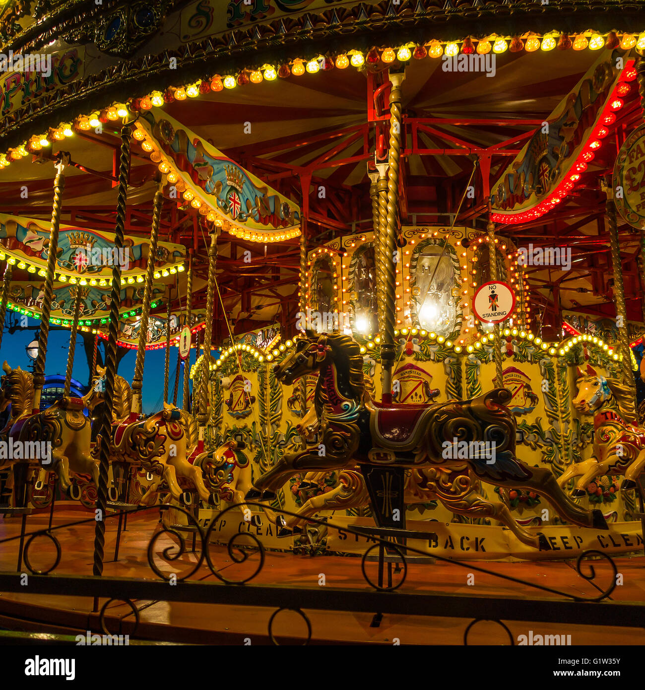 Fairground Carousel London South Bank Angleterre Nuit Banque D'Images