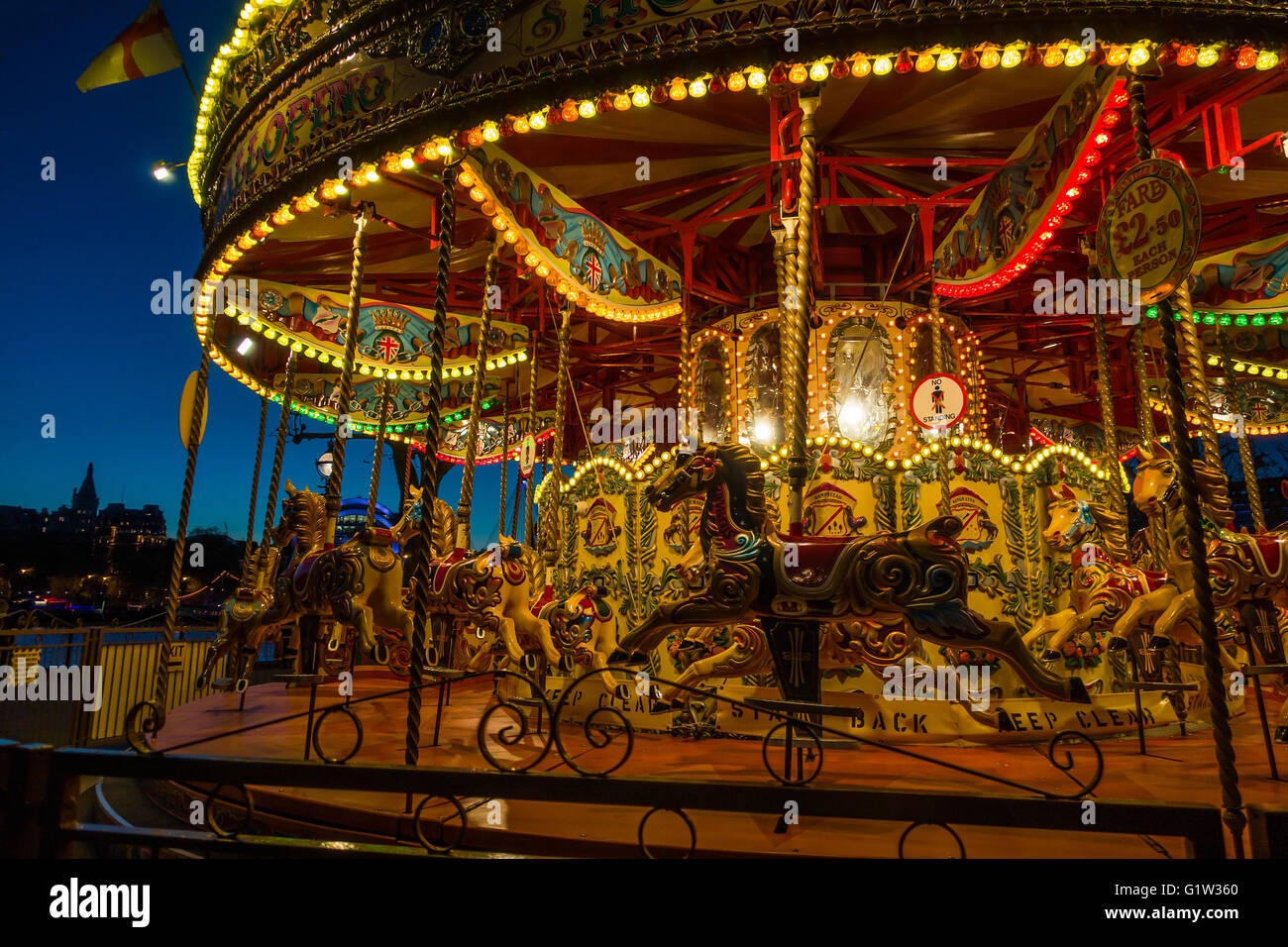 Fairground Carousel London South Bank Angleterre Nuit Banque D'Images