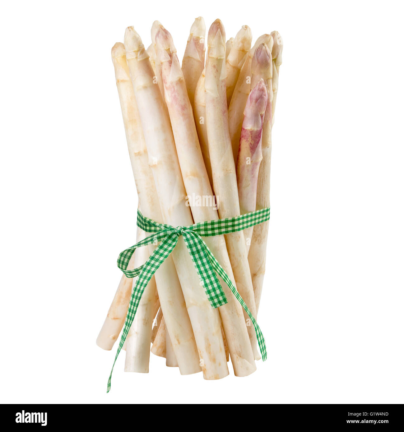 Offre groupée de l'asperge blanche avec ruban vert. Les asperges isolé sur fond blanc. Banque D'Images